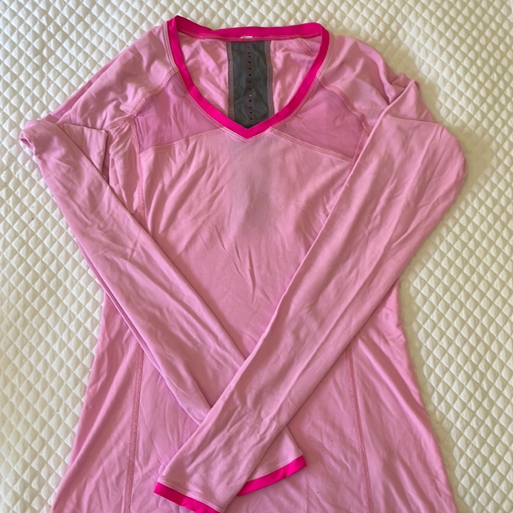 Lululemon athletica long sleeve run v neck size 4